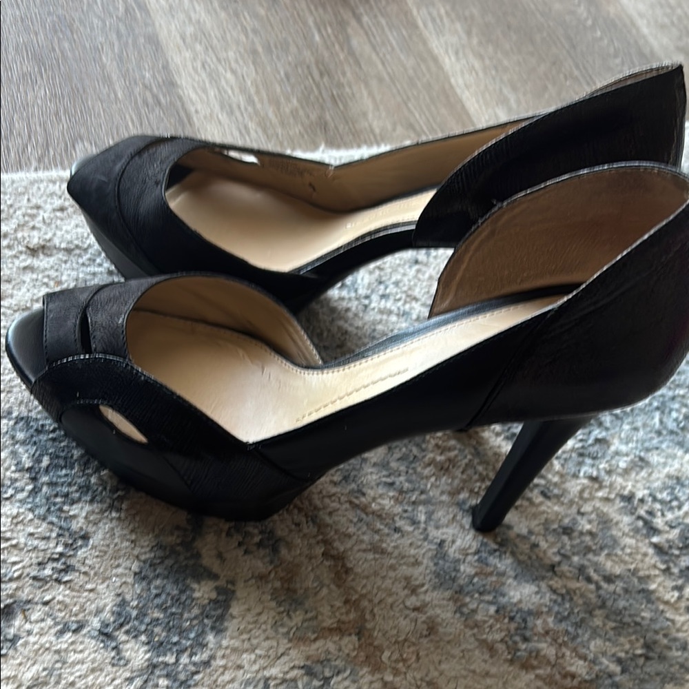 Gianni Bini Sz 10 black heels 5” inches a few scuffs see pic right bottom heel